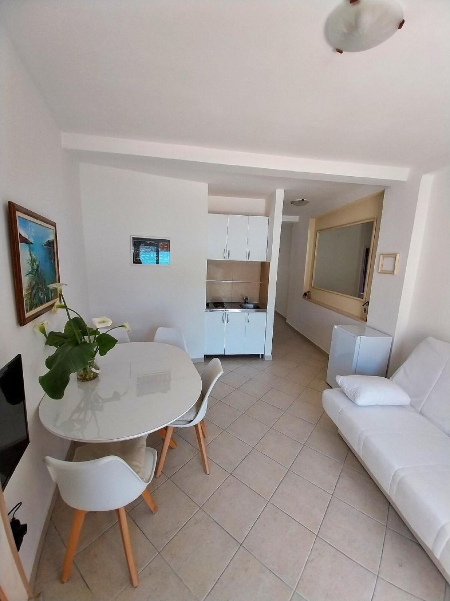Apartments Sun House Херцег-Нови Номер фото